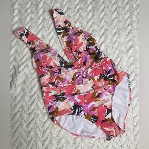 Kona Sol Women’s Floral Swim suit Bathing suit size XL SKU 50